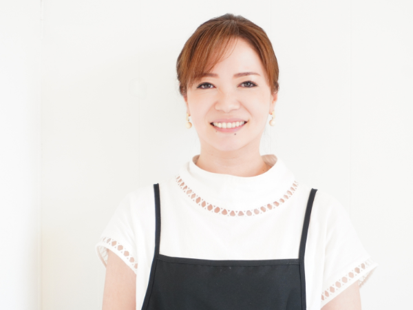 中間　恵